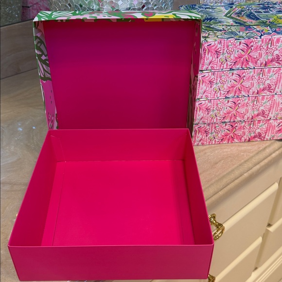 Set of 5 Lilly Pulitzer Gift Boxes - Picture 5 of 5